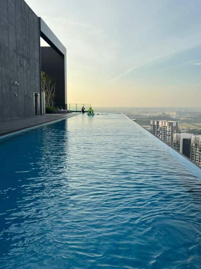 Sky Pool 4 Star Hotel Grade Stay In I-City Shah Alam Exterior foto